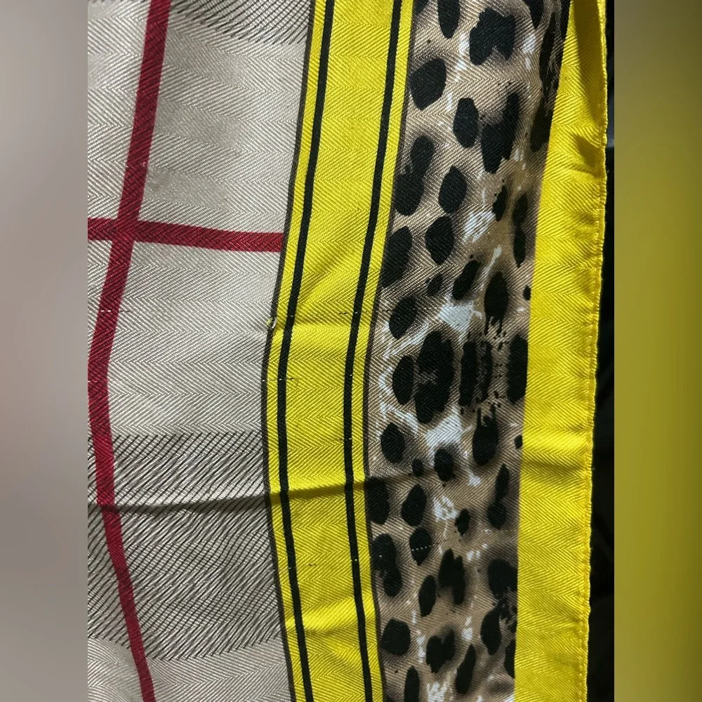 Burberry London shawl. Used . Condition 9/10 - Picture 4 of 7